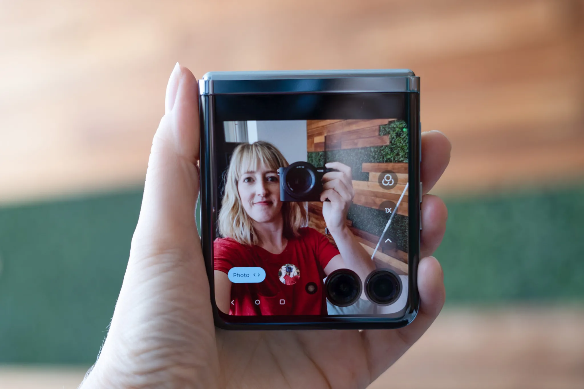 Motorola Razr thế hệ tiếp theo có thể sở hữu màn hình phụ lớn hơn cho tất cả mọi người - Techlade