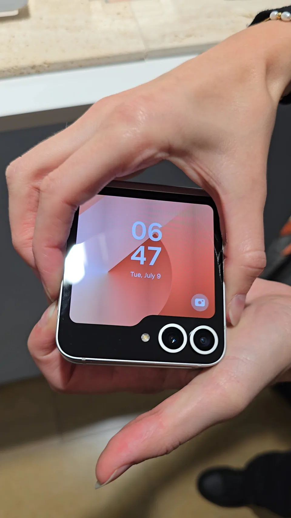 Galaxy AI thổi hồn vào Samsung Z Flip6 mới nhấ - techlade