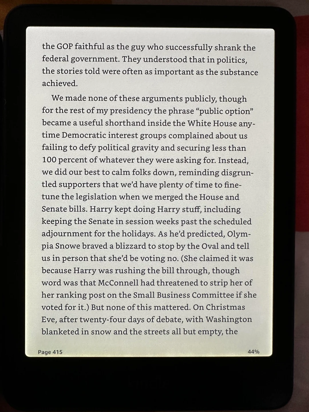 Amazon cho biết họ đang xem xét các báo cáo từ khách hàng về việc máy đọc sách Kindle màu đầu tiên của họ gặp lỗi hiển thị với một dải màu bị lệch ở phía dưới màn hình.