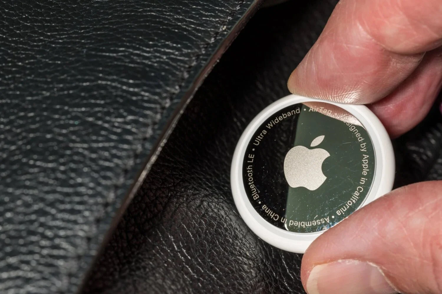 Bí mật của AirTag giúp bạn không bao giờ mất hành lý - techlade