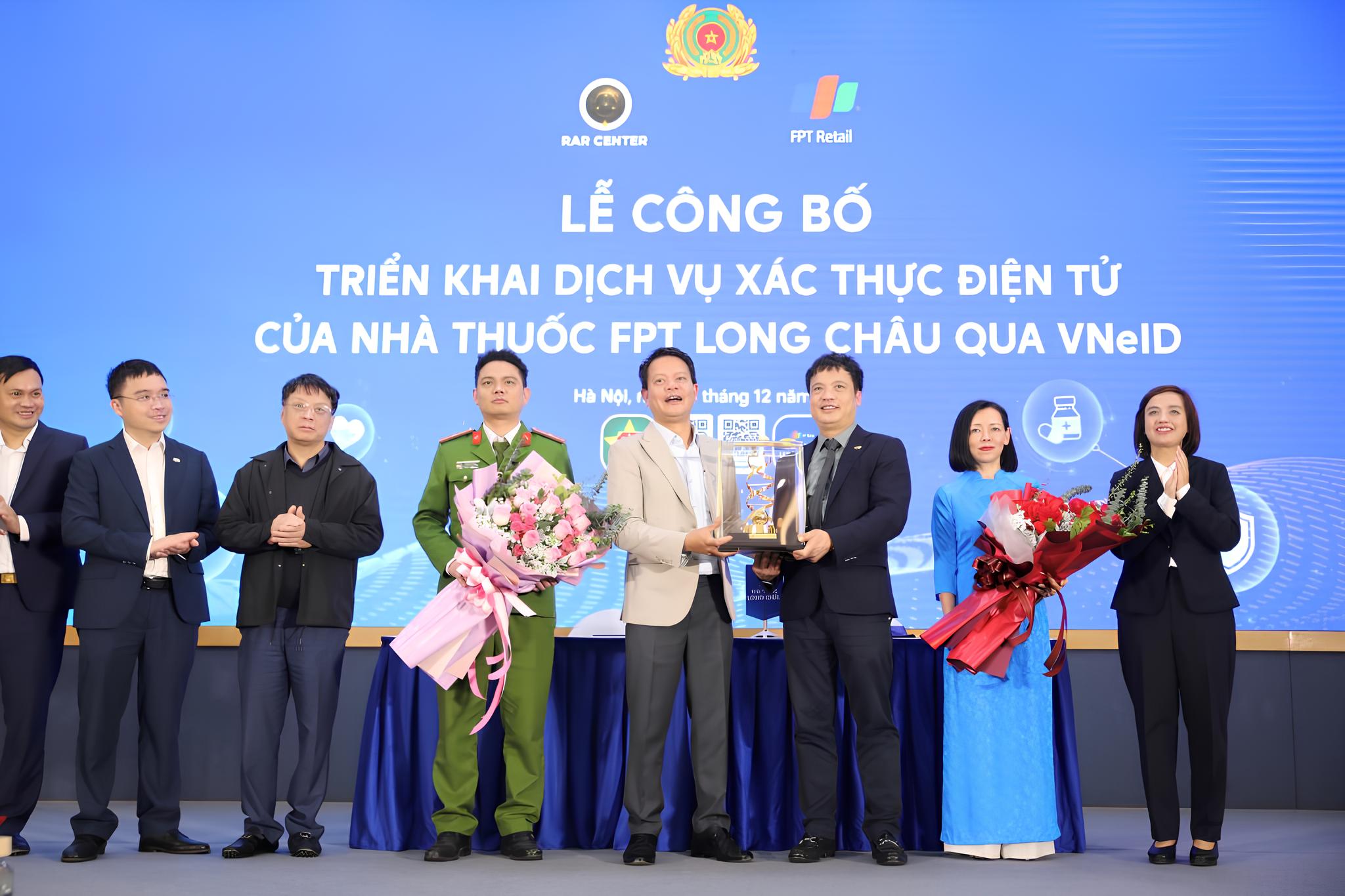 FPT Long Châu tiên phong ứng dụng VNeID mua thuốc trực tuyến - techlade