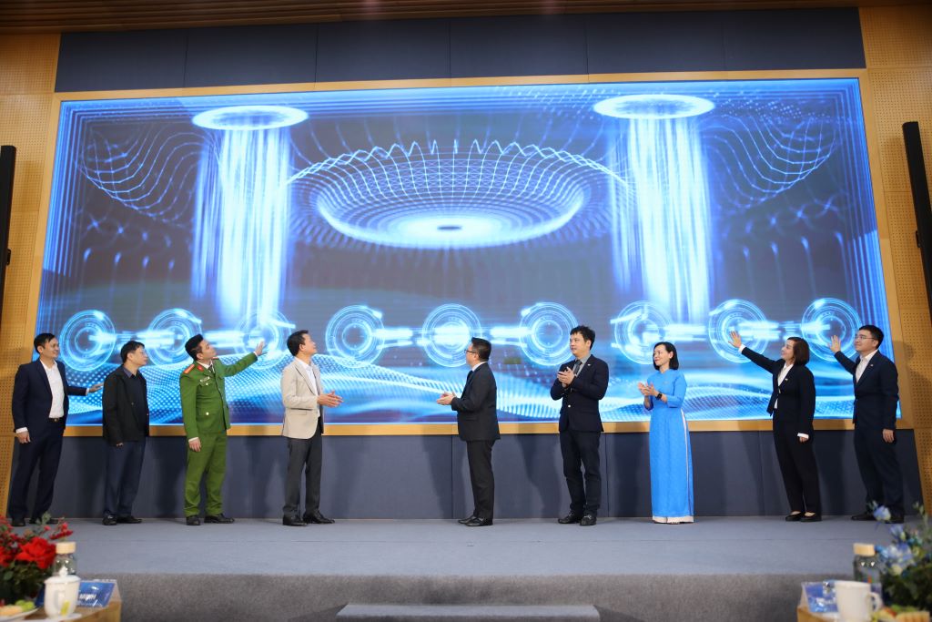 FPT Long Châu tiên phong ứng dụng VNeID mua thuốc trực tuyến - techlade