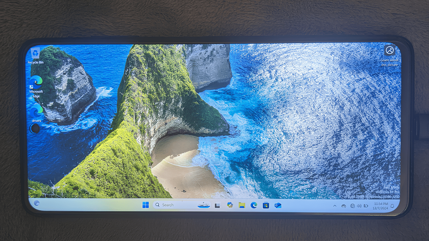 Windows 11 bất ngờ "sống lại" trên điện thoại giá rẻ - techlade