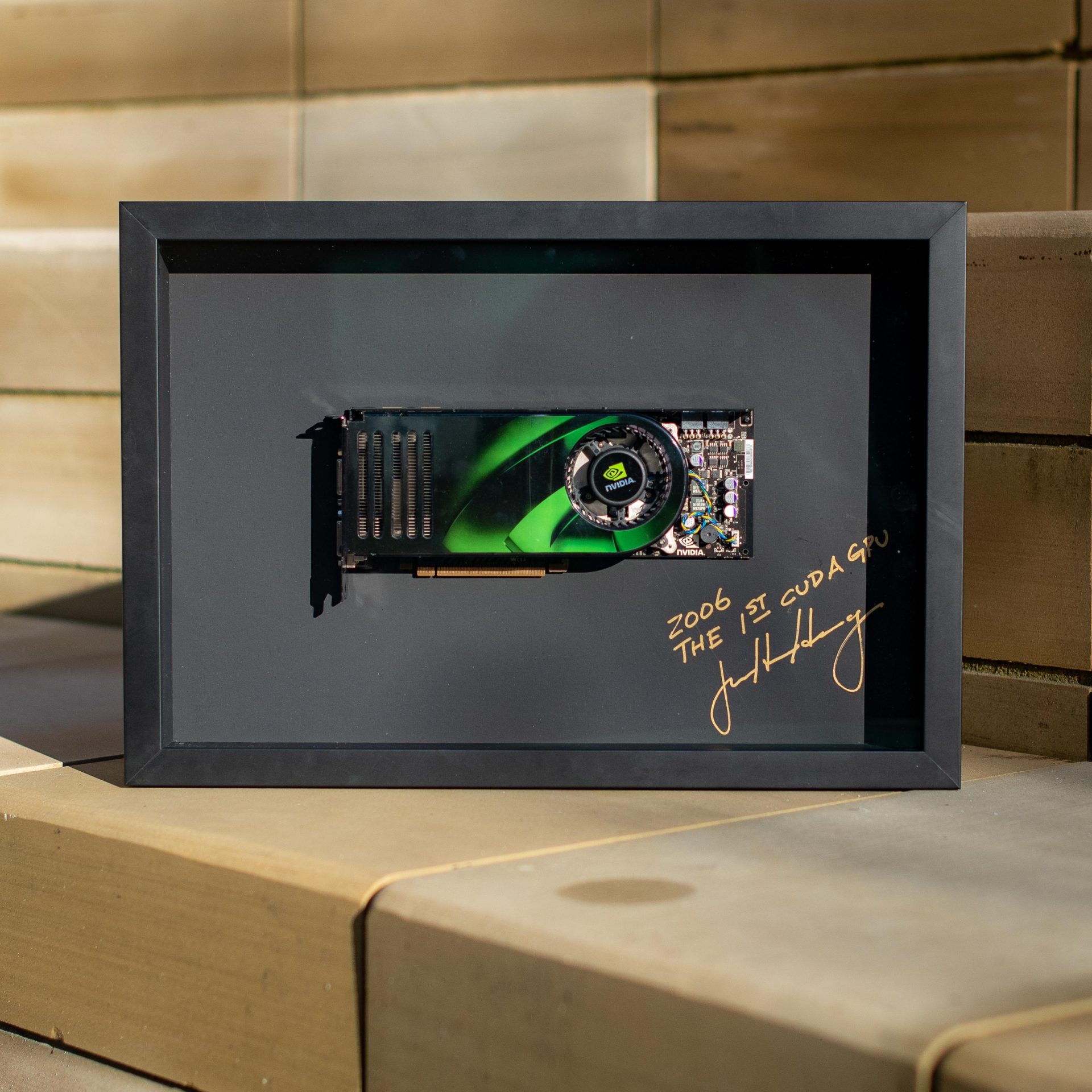 Sở hữu GeForce 8800 Ultra có chữ ký CEO NVIDIA, cơ hội có 1-0-2! - techlade