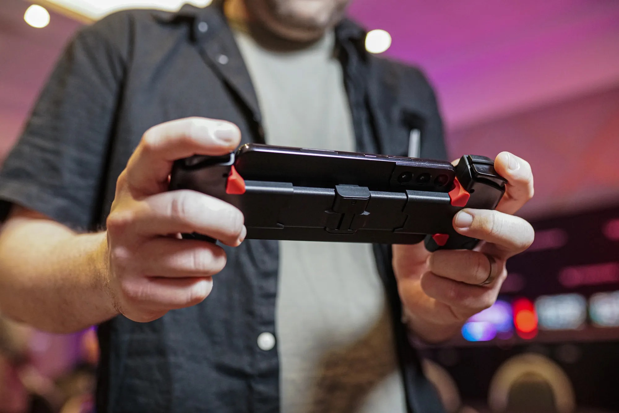 Acer tung "đối thủ nặng ký" của Backbone: Tay cầm chơi game di động đa năng - techlade