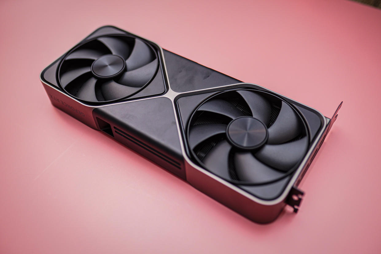 Nvidia sẽ làm gì để cạnh tranh với AMD trong bối cảnh khan hiếm RTX 5090? - techlade