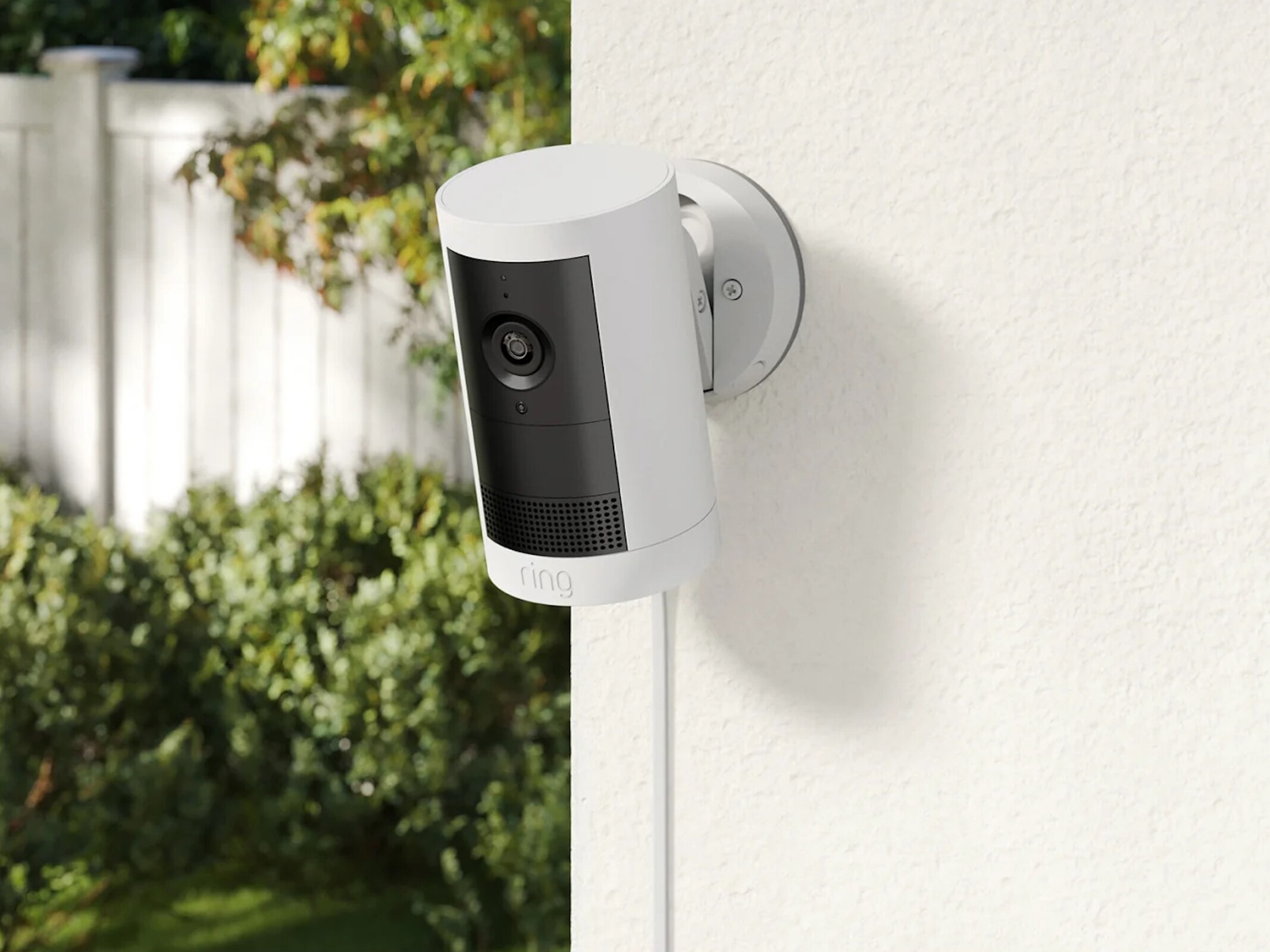 Ring Outdoor Camera Plus ra mắt: Camera an ninh ngoài trời giá rẻ, hỗ trợ năng lượng mặt trời - Techlade