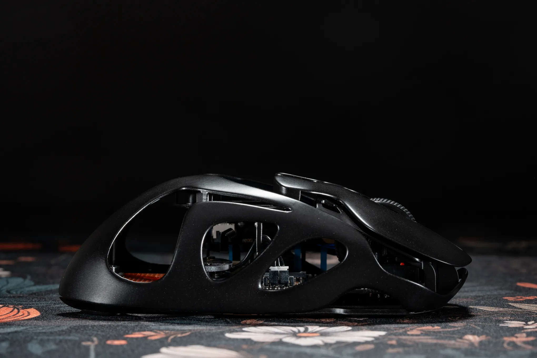 Chuột gaming 'lột xác': Thiết kế khung xương 'chất lừ', pin thay nhanh như chớp - techlade