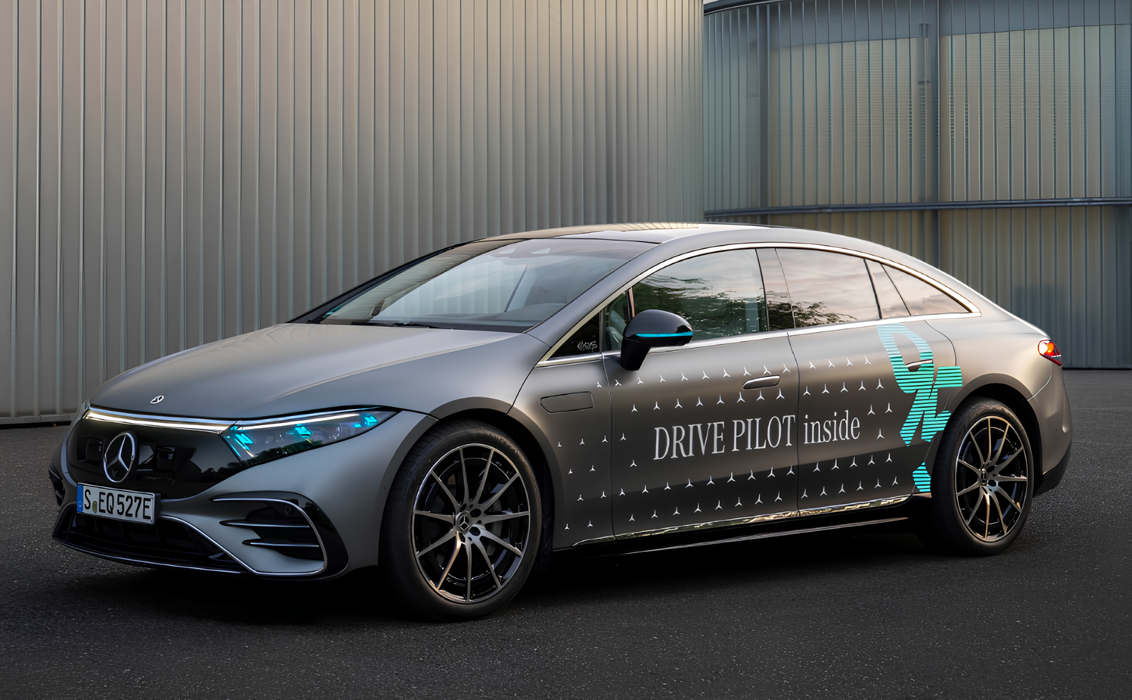 Mercedes thử nghiệm đèn báo hiệu xe tự lái màu xanh ngọc lam tại Đức - Techlade