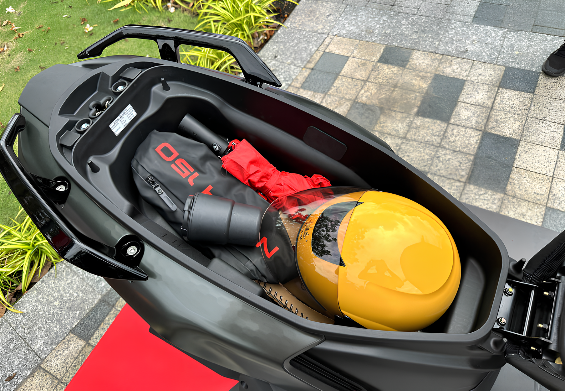 SYM NAGA 150: Xe ga phong cách rắn Mamba với ghi đông trần, ABS 2 kênh - Techlade