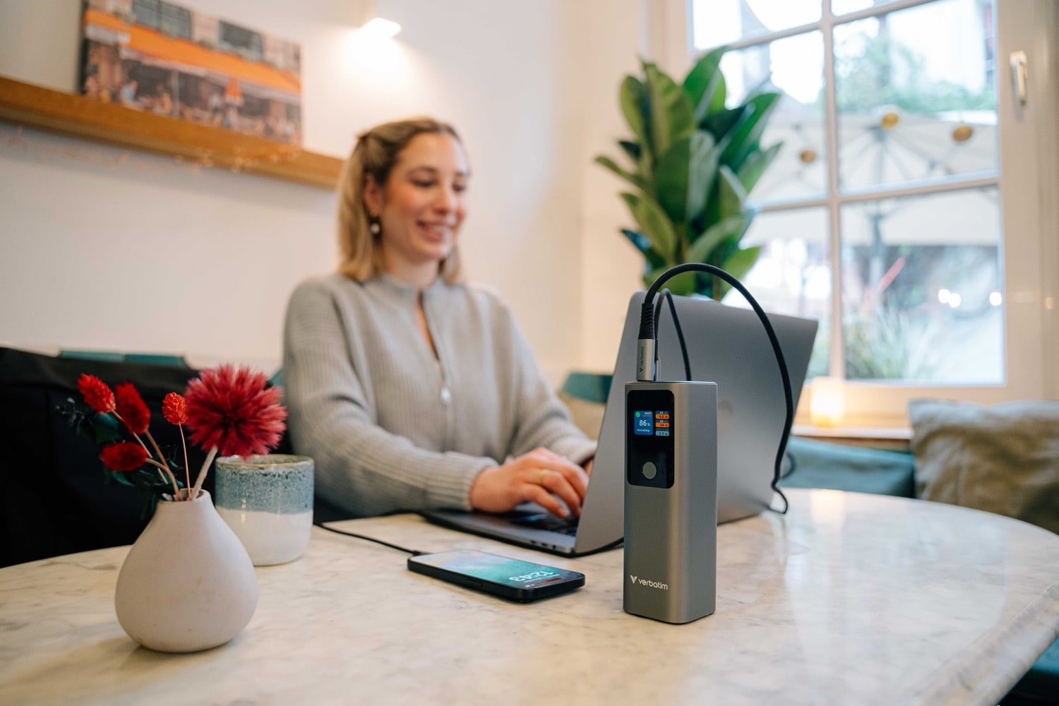 Verbatim ra mắt power bank 27.000 mAh: Sạc cùng lúc 3 thiết bị, tích hợp màn hình hiển thị - Techlade