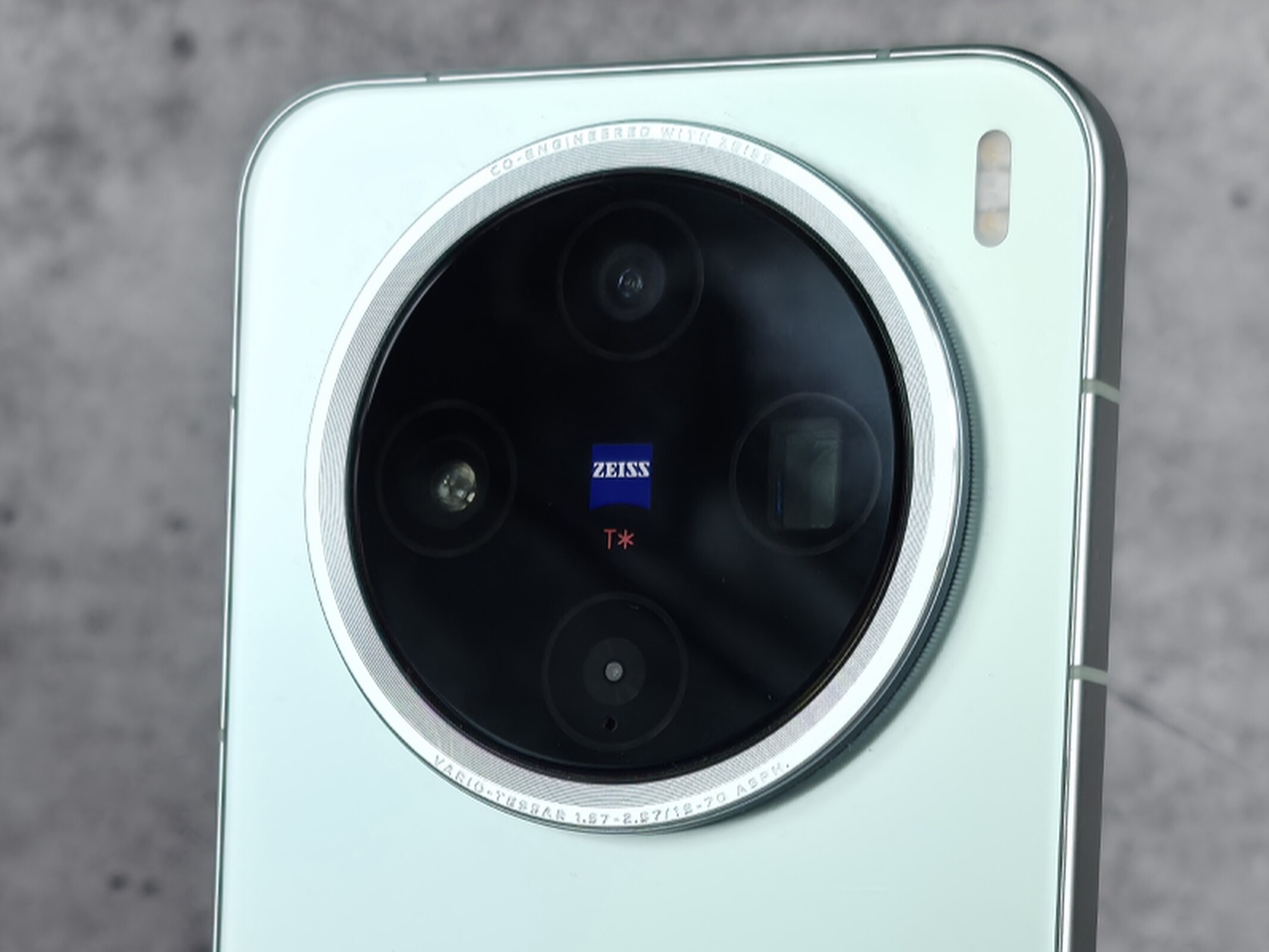 Vivo X200 Pro Mini: Smartphone nhỏ gọn với camera Zeiss chất lượng cao - Techlade
