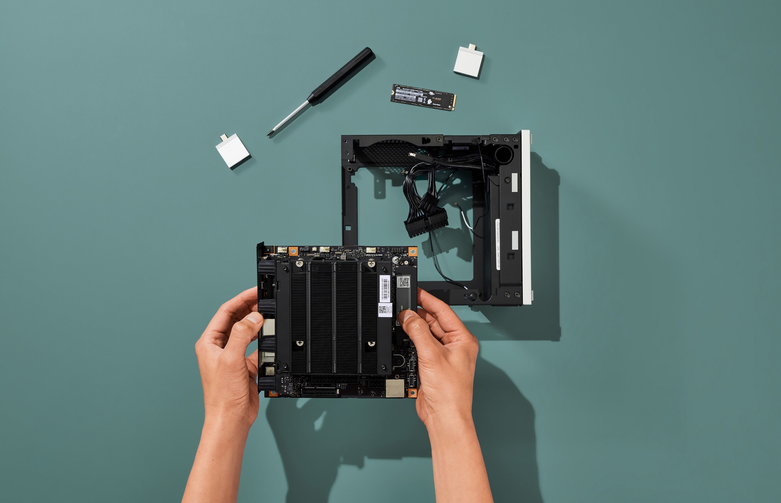 AMD "bật đèn xanh" Strix Halo cho desktop: Sức mạnh "khủng" đổ bộ PC mini và hơn thế nữa - Techlade