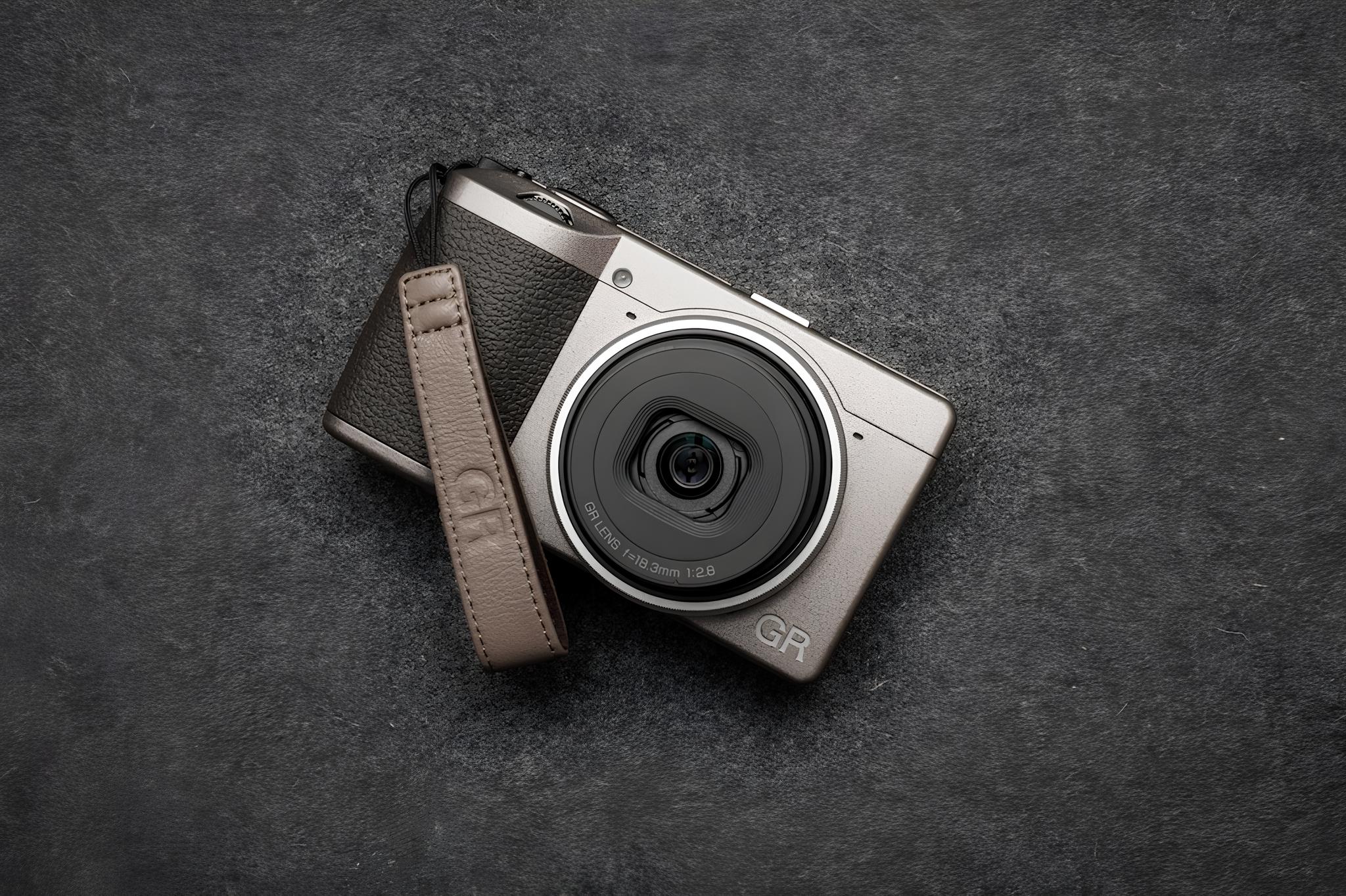 Ricoh hé lộ tương lai dòng GR: GR III đen trắng và GR IV sắp ra mắt? - techlade