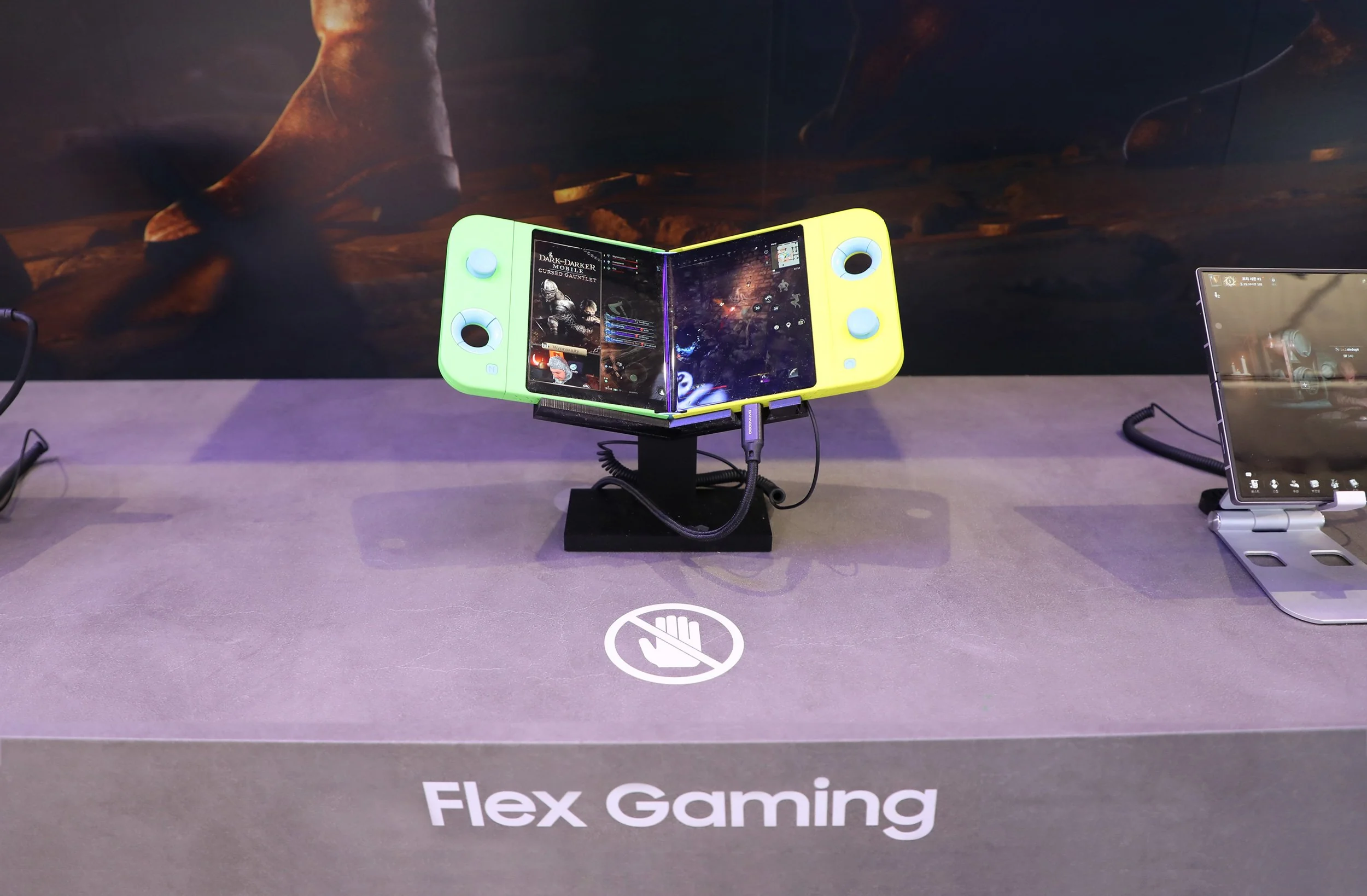Flex Gaming: Samsung trình diễn concept máy chơi game cầm tay màn hình gập - techlade