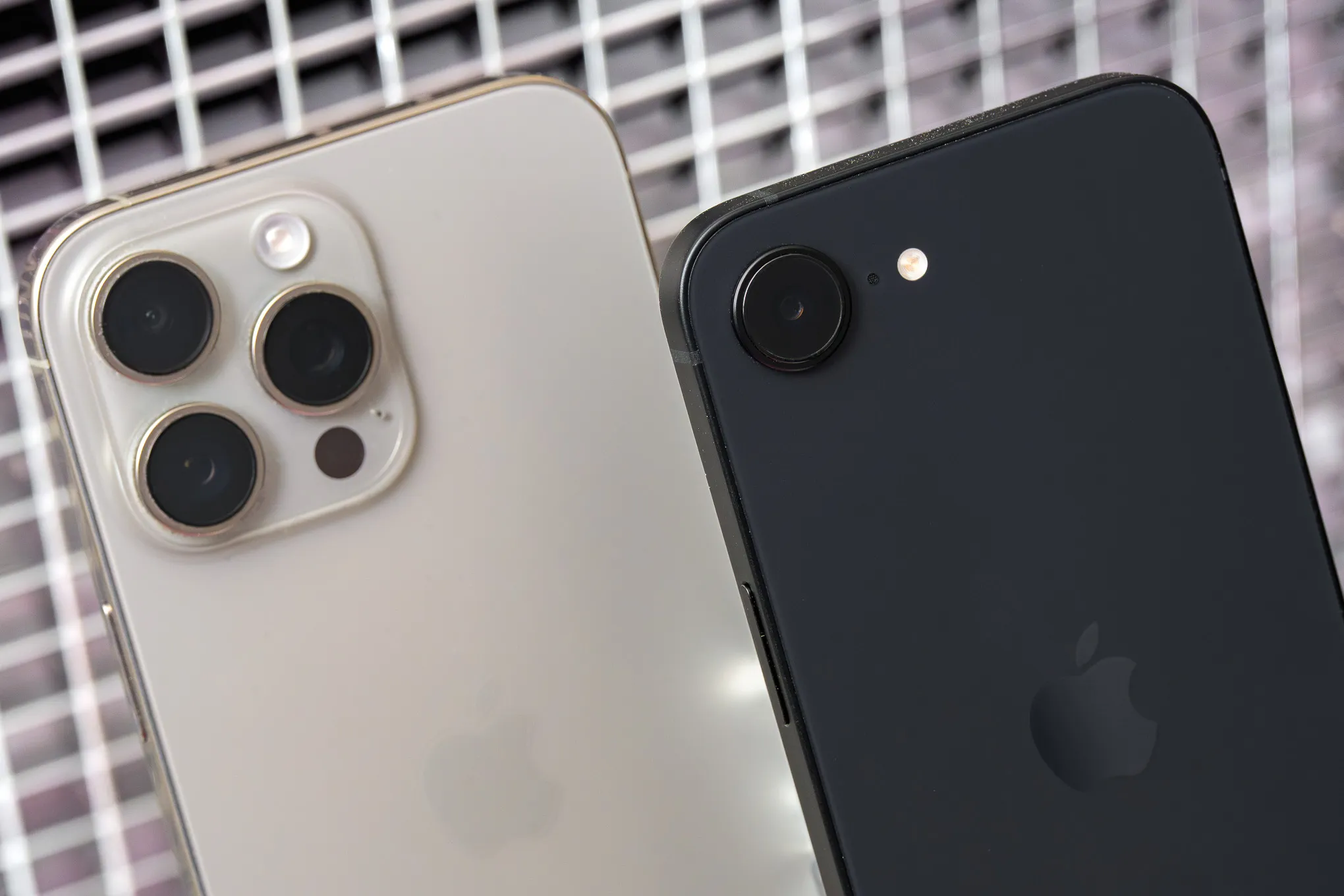 Apple gấp rút chuyển 600 tấn iPhone để 'né' thuế quan mới - techlade