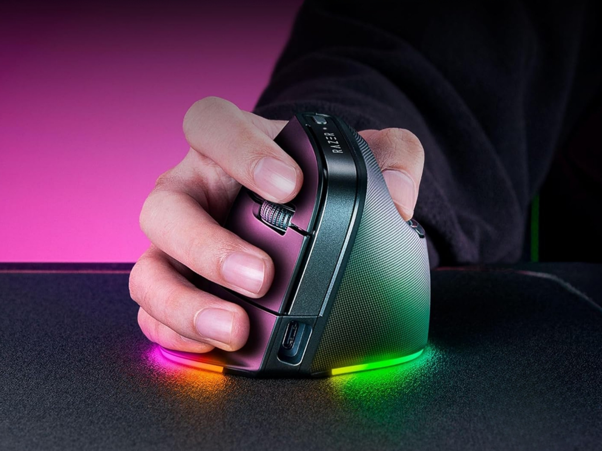 Razer Pro Click V2: Chuột dọc "hầm hố" cho game thủ, phiên bản thường công thái học, tích hợp AI - Techlade