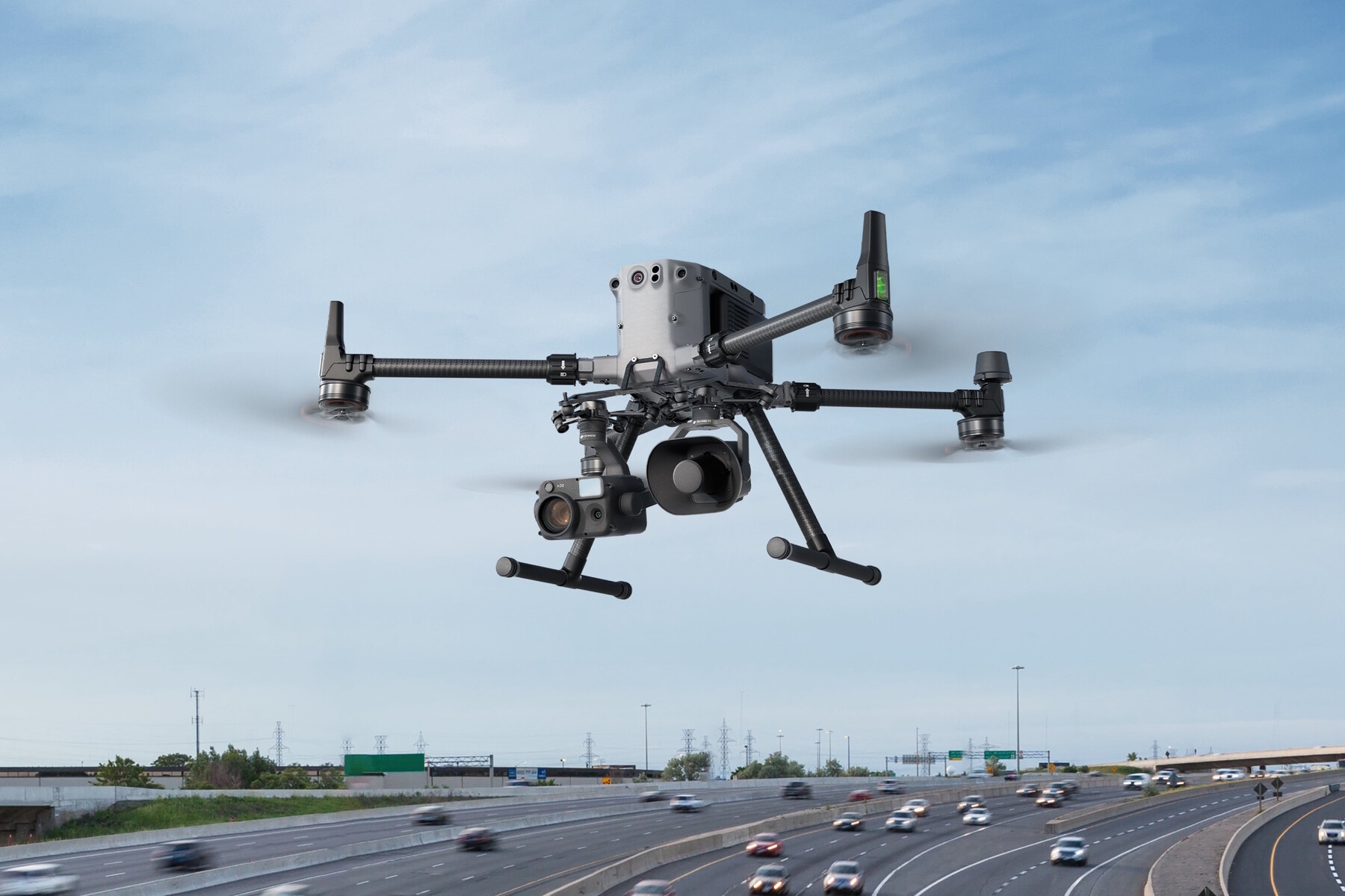 DJI ra mắt phụ kiện "độc lạ" cho drone: Loa phóng thanh và đèn pha siêu sáng - Techlade