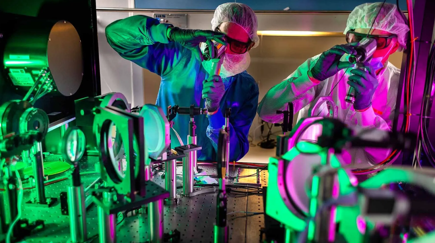 ZEUS: Laser "Thần Sấm" đạt công suất 2 petawatt, mở ra kỷ nguyên khám phá vũ trụ và y học - Techlade