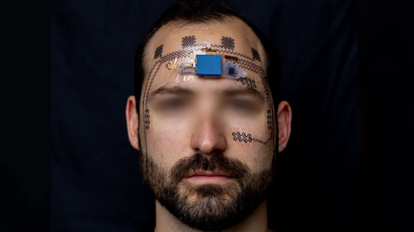 Hình xăm điện tử dán mặt giúp theo dõi căng thẳng trí não nơi công sở - Techlade