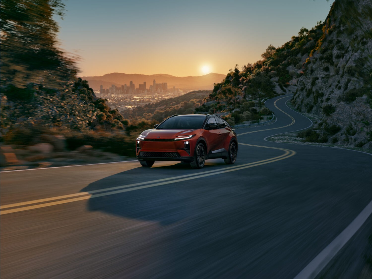 Toyota C-HR 2026: SUV điện "lai coupe" mạnh mẽ 338 mã lực, sạc siêu tốc Tesla - Techlade