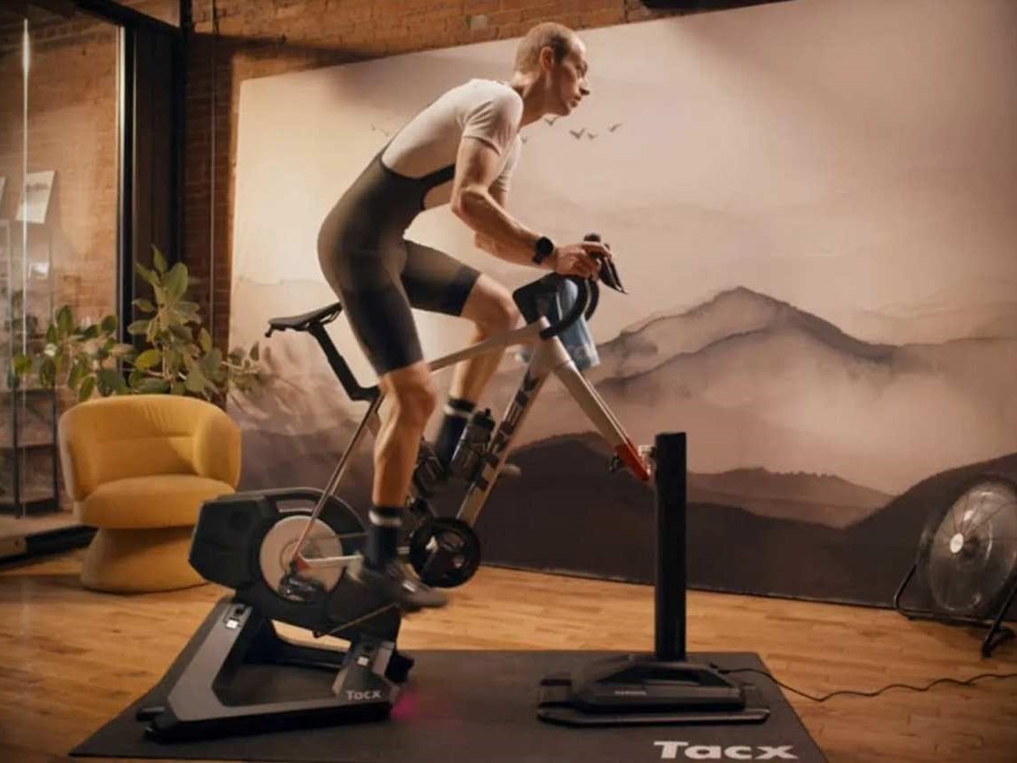 Garmin Tacx Alpine ra mắt: Thiết bị mô phỏng đường núi chân thực cho cua-rơ xe đạp trong nhà - Techlade