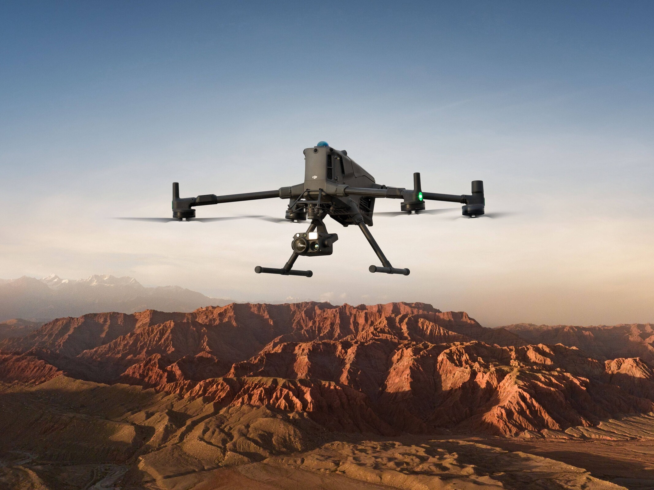 DJI Matrice 400: Drone công nghiệp với pin gần 1 giờ, tải trọng 6kg và khả năng phát hiện vật cản siêu việt - Techlade