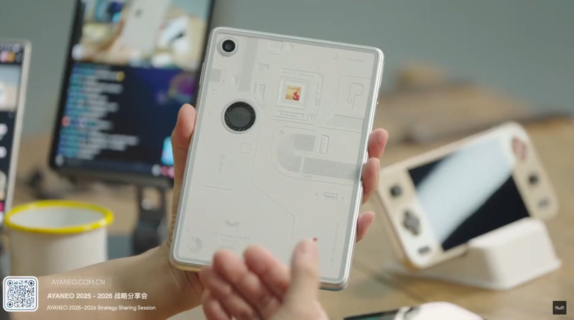 Ayaneo Gaming Pad lộ diện nguyên mẫu hoạt động: Tablet Android gaming màn hình 8.3 inch 2K 120Hz - Techlade