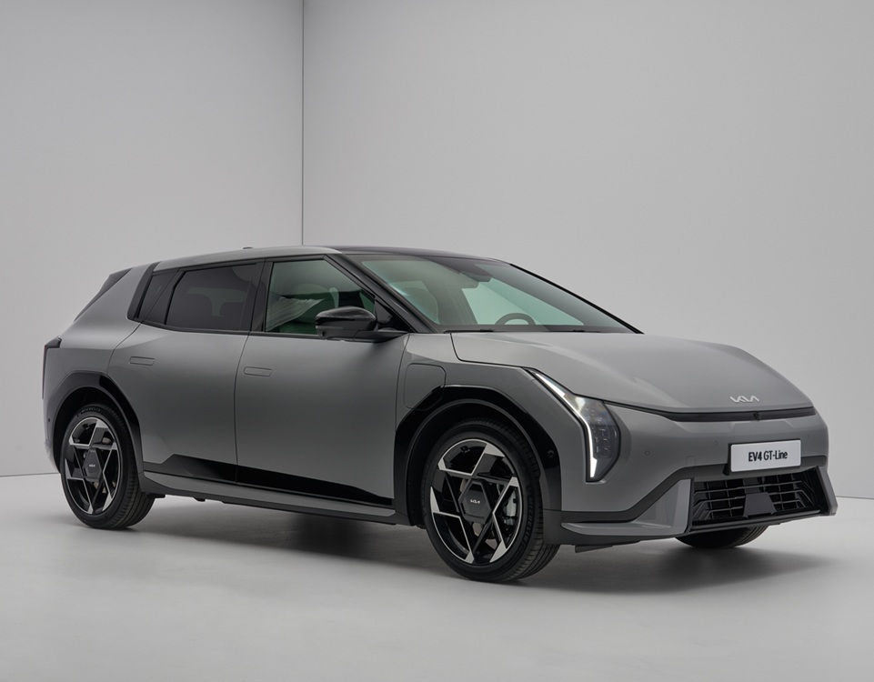 Kia EV4 ra mắt tại Anh: Hatchback điện pin 624km, tích hợp ChatGPT - Techlade