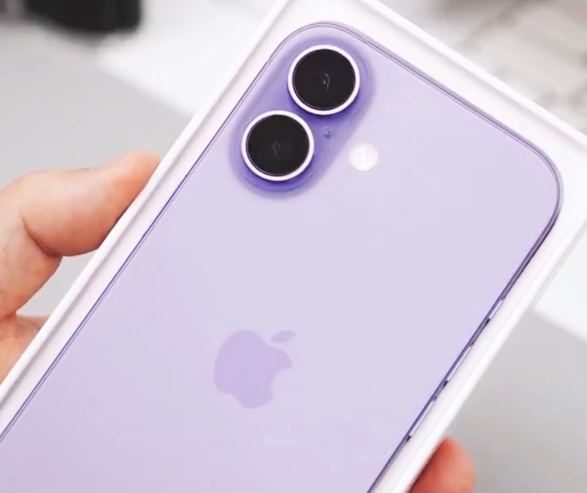 iPhone 17 lộ diện màu sắc mới: Violet và xanh lá cây tươi sáng - Techlade