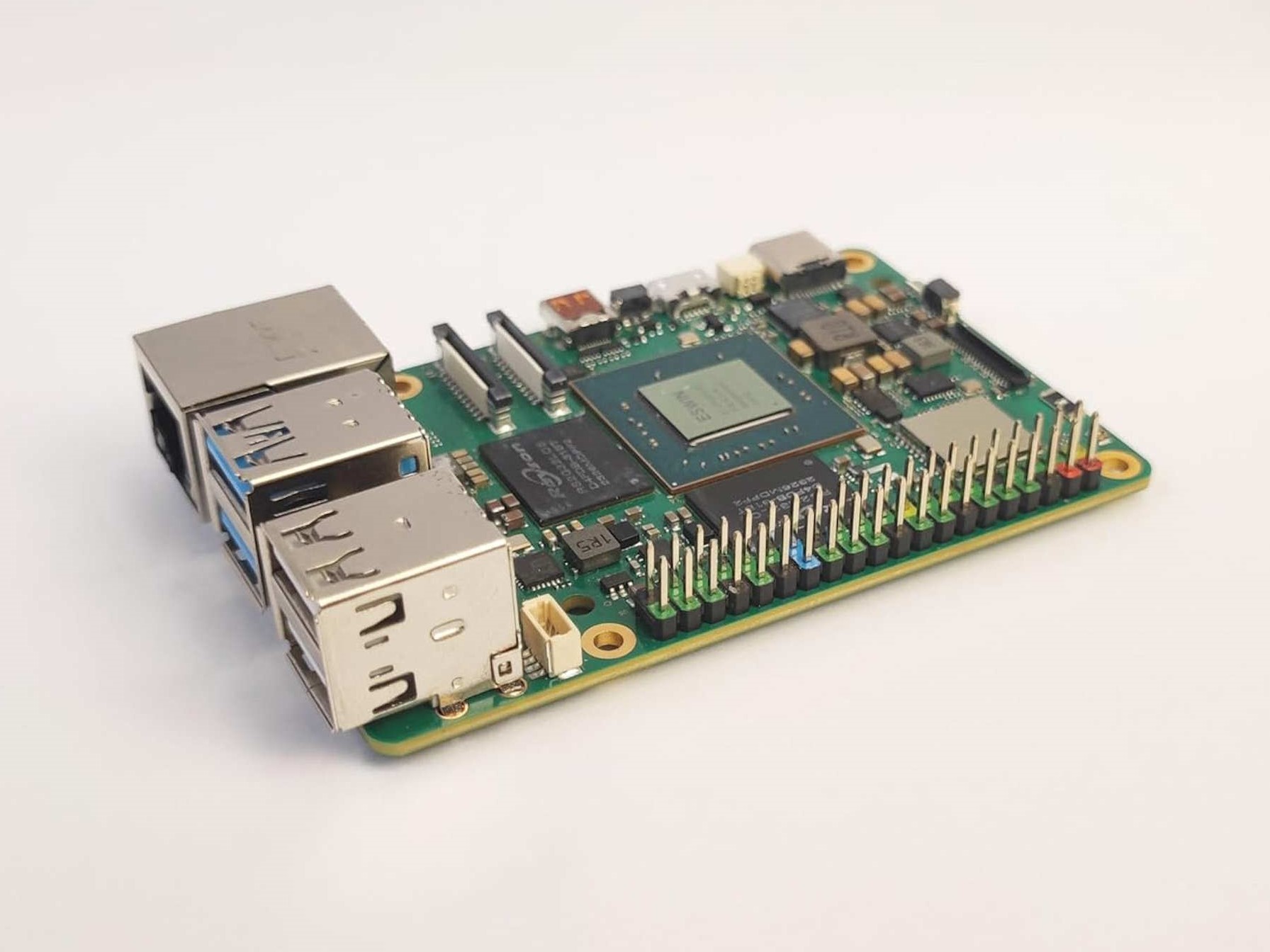 Eswin EBC77 ra mắt: Máy tính bảng đơn RISC-V với NPU 20 TOPS cho AI - Techlade