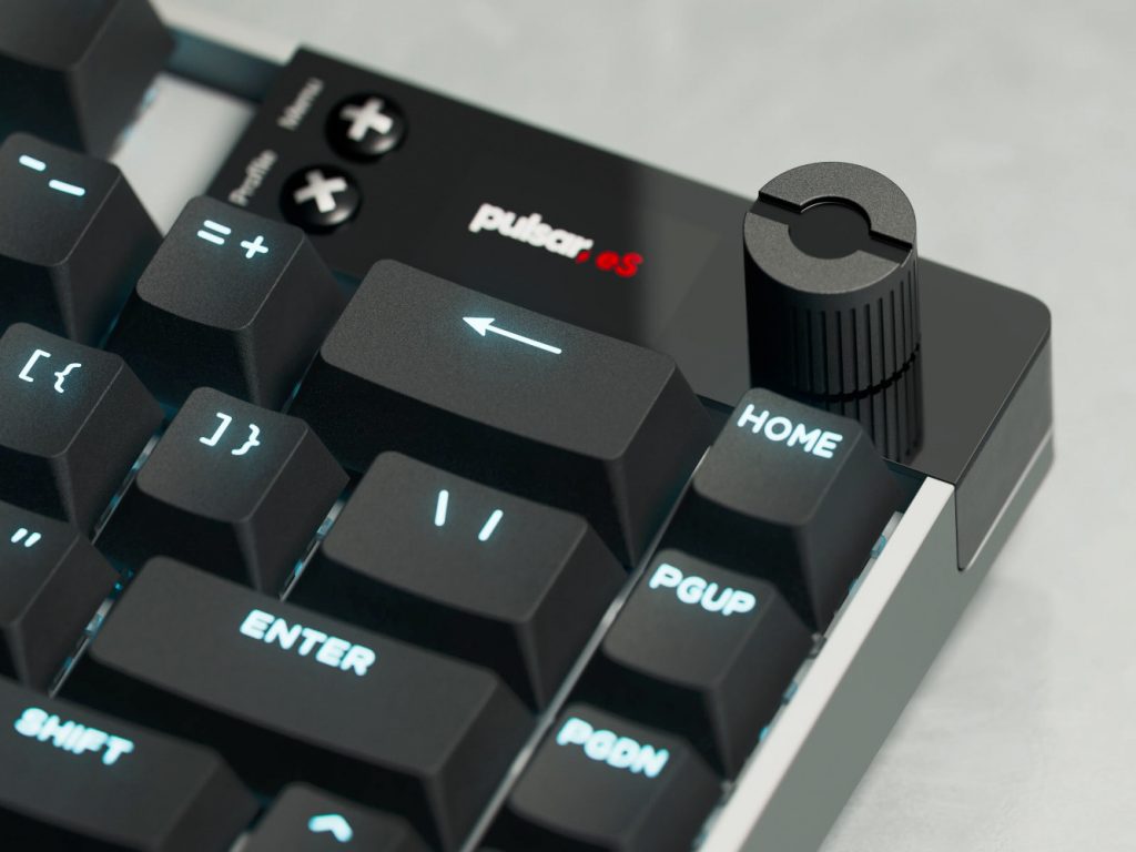 Pulsar eS HE 70 ra mắt: Bàn phím cơ gaming 8.000 Hz, switch từ tính và màn hình LCD tích hợp - Techlade