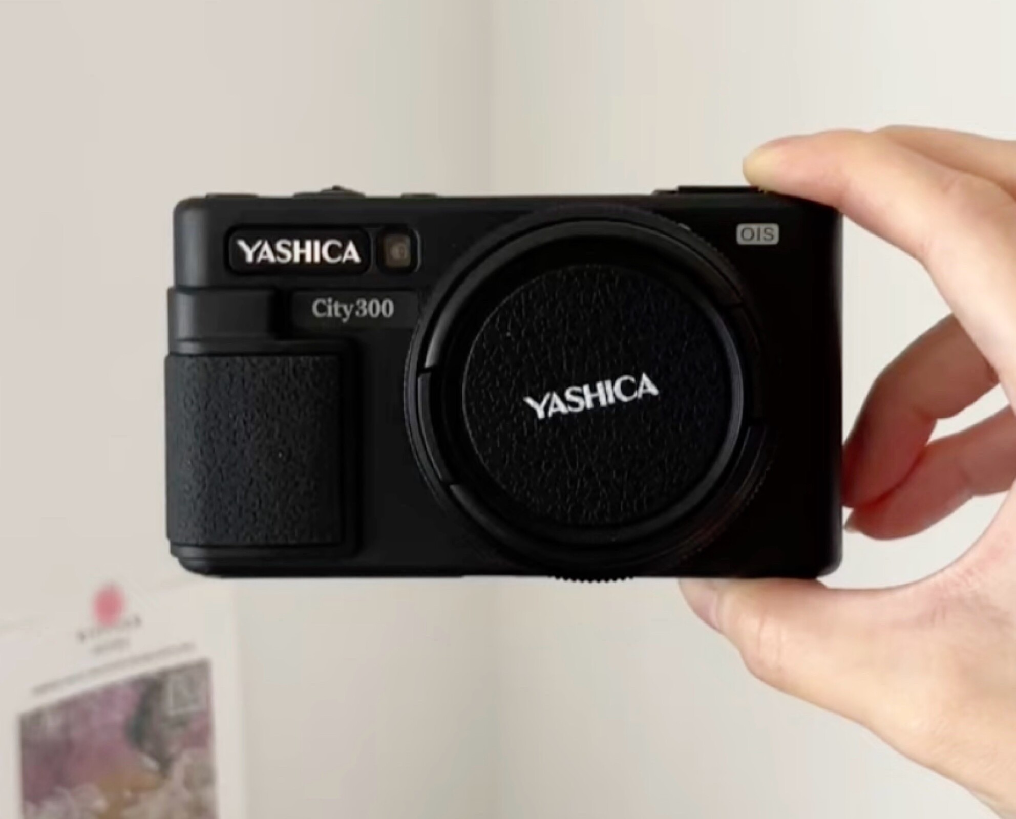 Yashica City 300 ra mắt: Máy ảnh compact 50MP, ống kính f/1.8 có OIS - Techlade