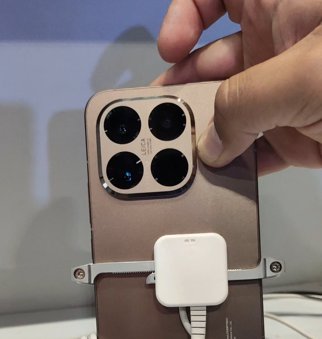 Xiaomi 15T series lộ diện: Cụm camera vuông tròn mới, chip Dimensity 9400+ và sạc 90W - Techlade