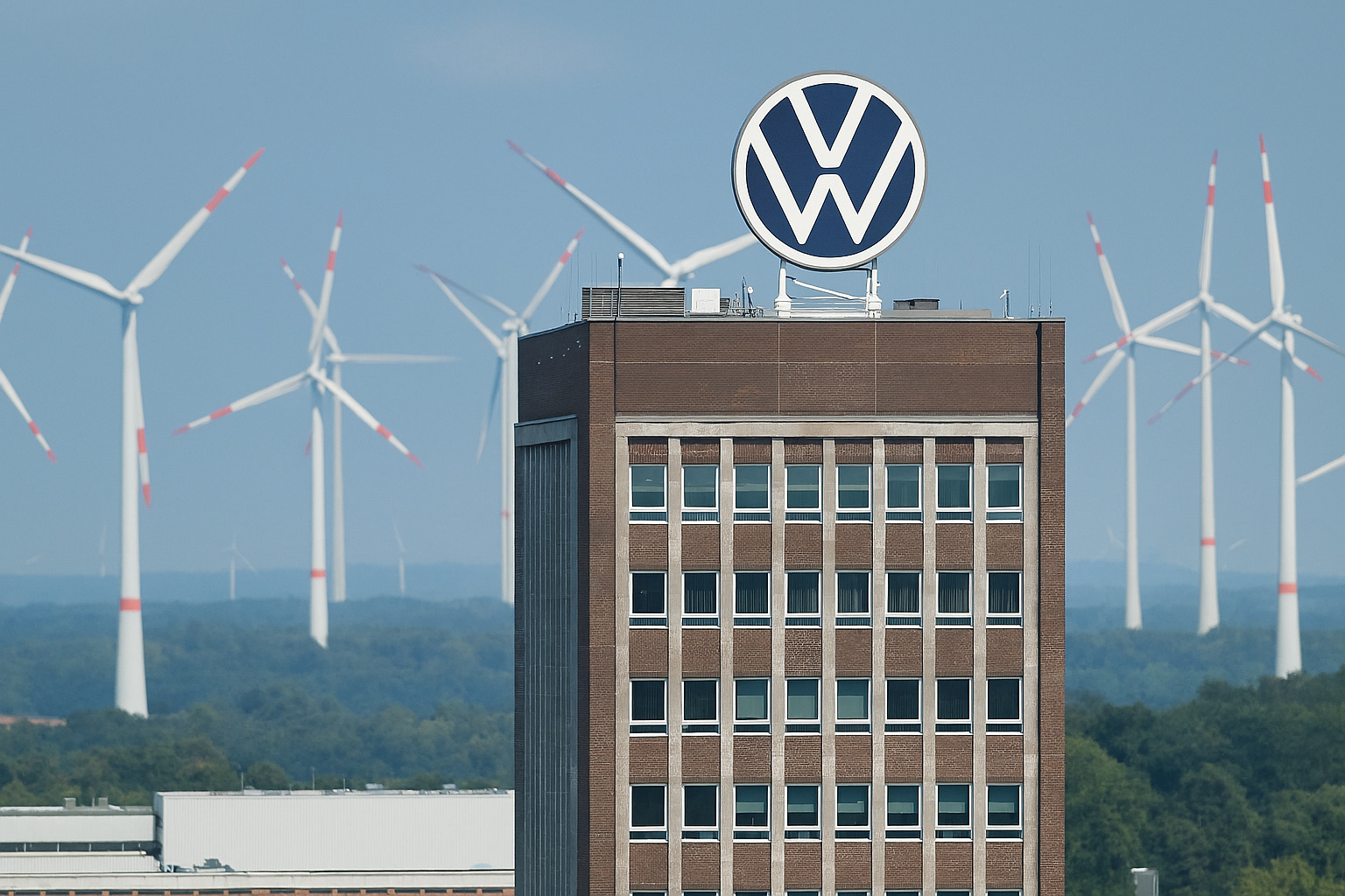 Porsche bất ngờ 'phanh gấp' mảng xe điện, Volkswagen gánh lỗ 6 tỷ USD - Techlade