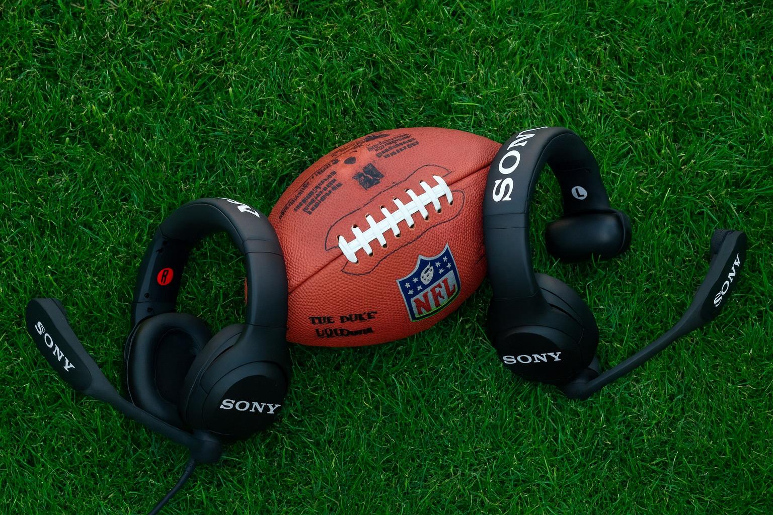 Sony hợp tác cùng NFL, ra mắt tai nghe chống ồn chuyên dụng cho huấn luyện viên - Techlade