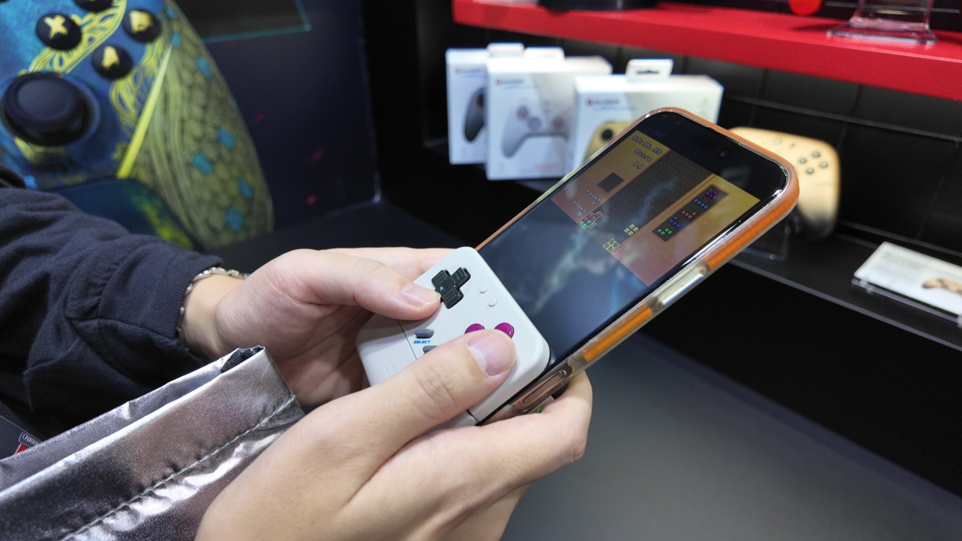 GameSir hé lộ tay cầm di động phong cách Game Boy tại Tokyo Game Show 2025 - Techalde