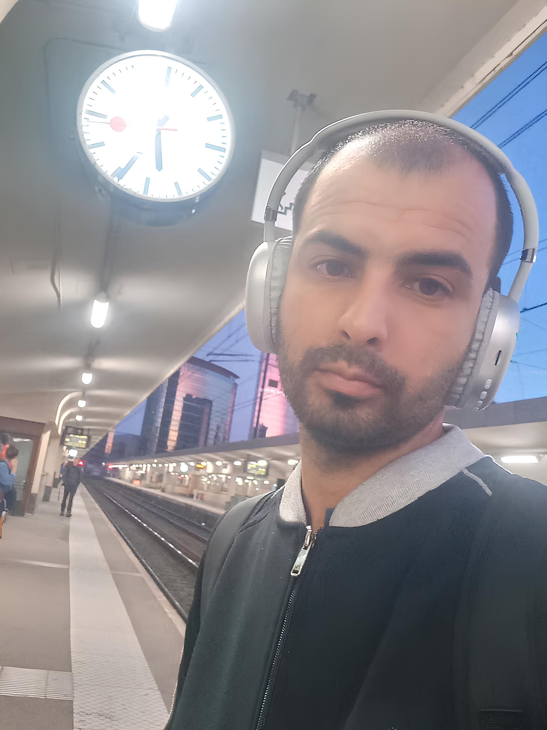 Đánh cược mạng sống, người đàn ông Palestine dùng ChatGPT vượt biển từ Gaza sang Ý bằng môtô nước