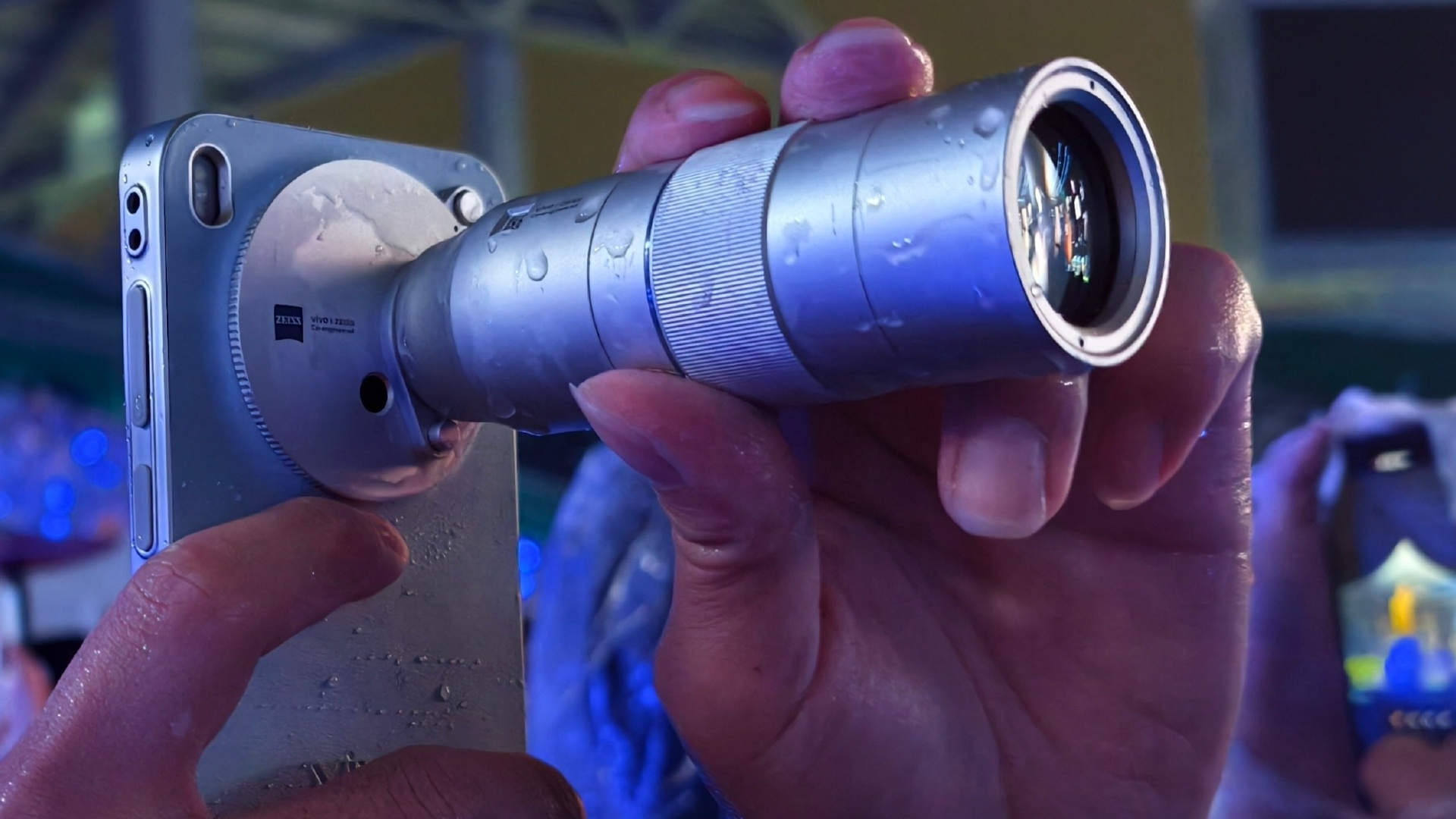 Vivo X300 Pro ra mắt với bộ camera Hasselblad từ tính - Techlade