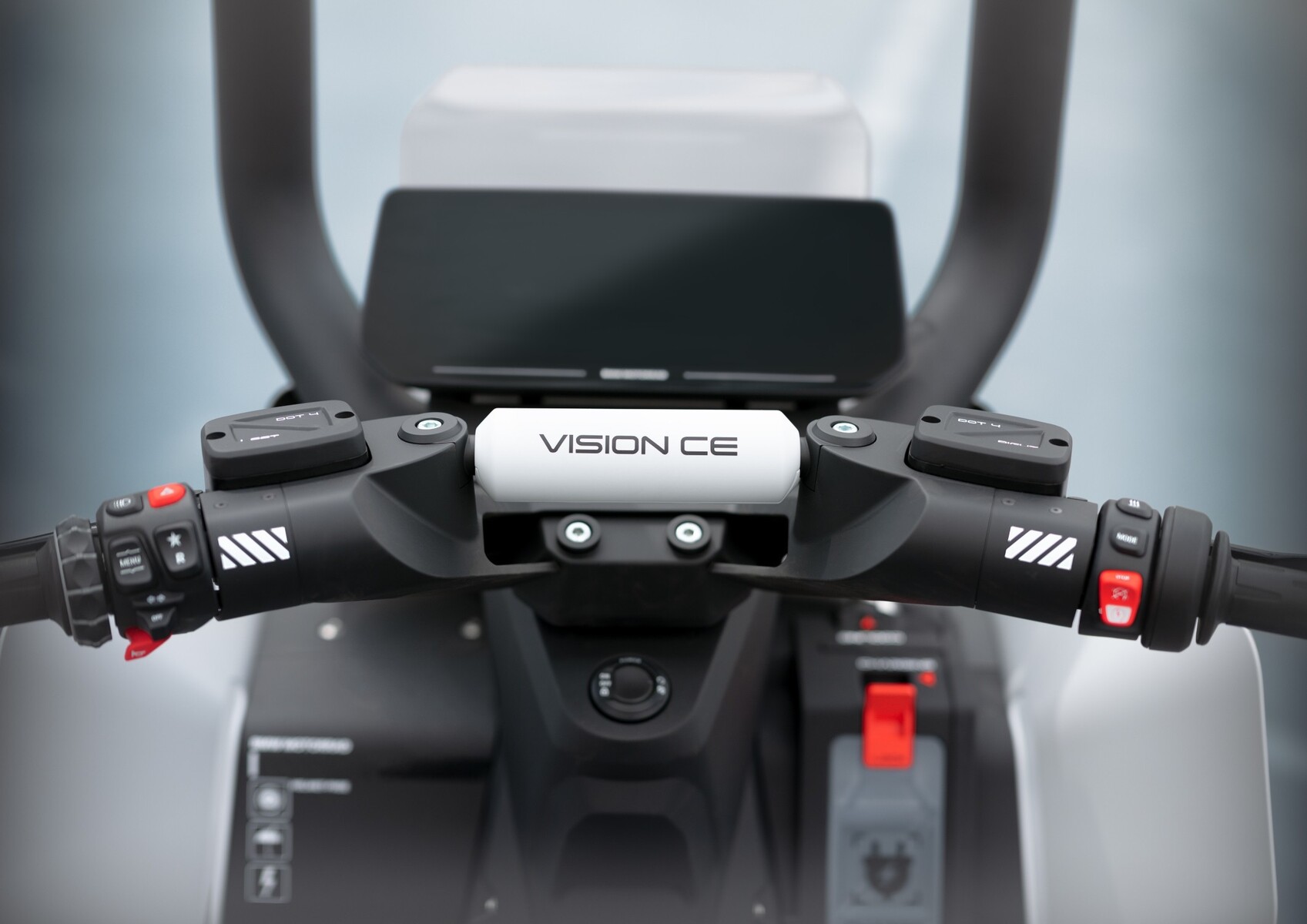 BMW Vision CE ra mắt: Xe điện hai bánh có "lồng bảo vệ" và tự cân bằng - Techlade 