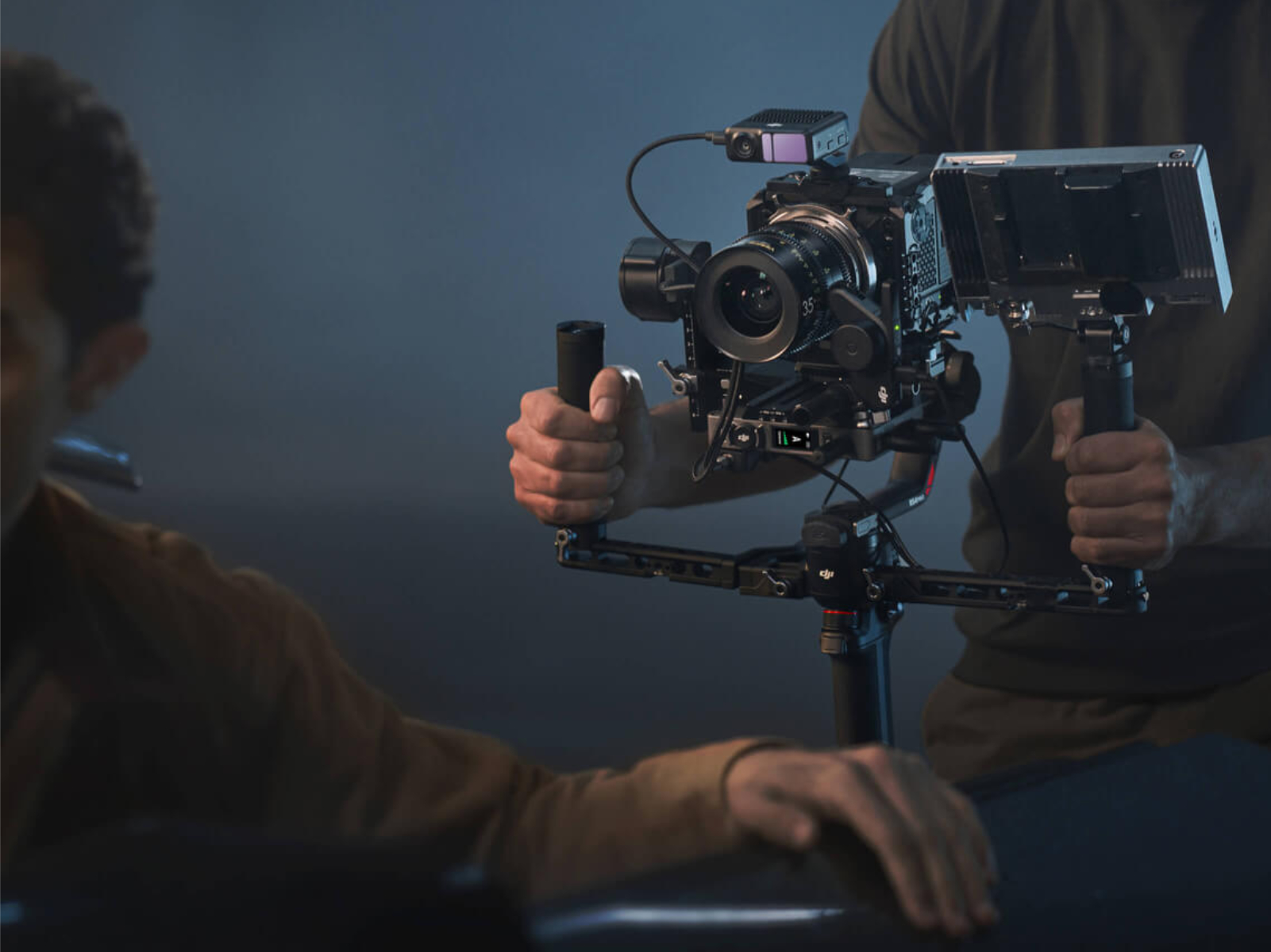 DJI RS 5 lộ diện: Gimbal camera thế hệ thứ 5 nâng cấp pin lên 33.29 Wh - Techlade