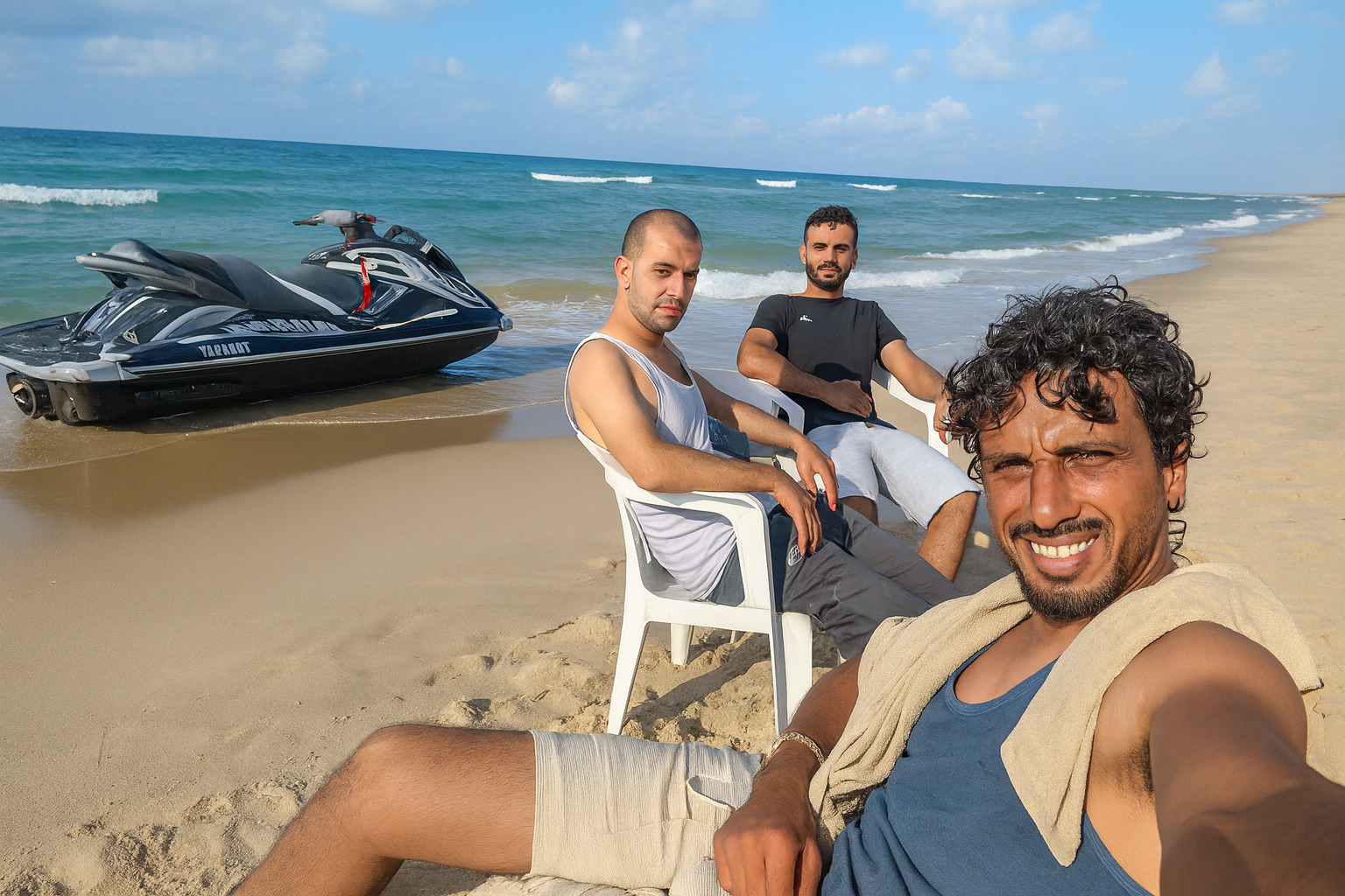 Đánh cược mạng sống, người đàn ông Palestine dùng ChatGPT vượt biển từ Gaza sang Ý bằng môtô nước - Techlade